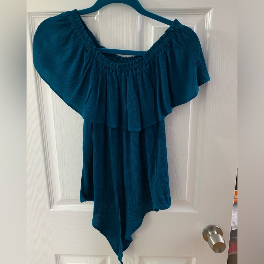 Express Off the Shoulder Top - Picture 3 of 4